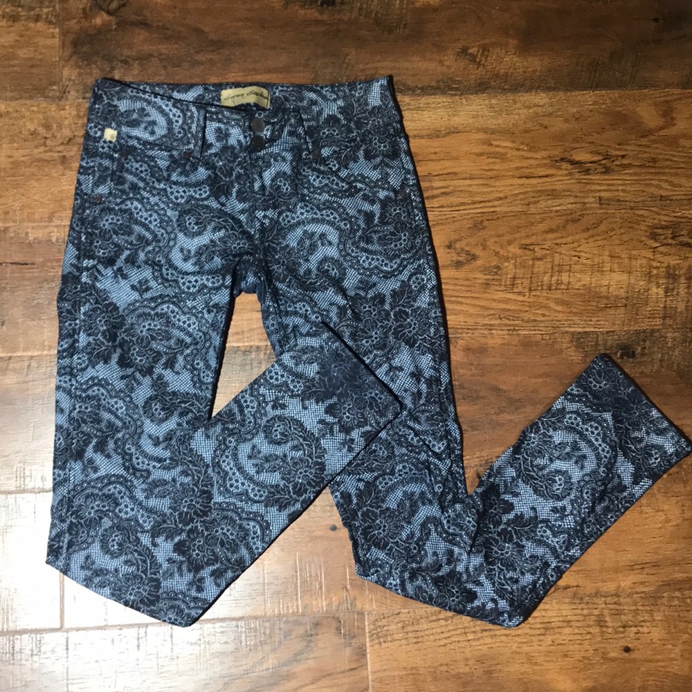 Skinny jeans with printed design